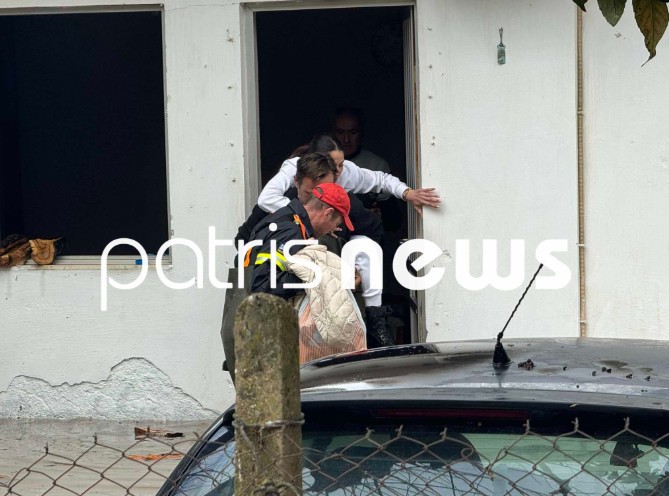 Προβλήματα από την κακοκαιρία στον Πύργο: Έσπασε η γέφυρα του Ενιπέα 