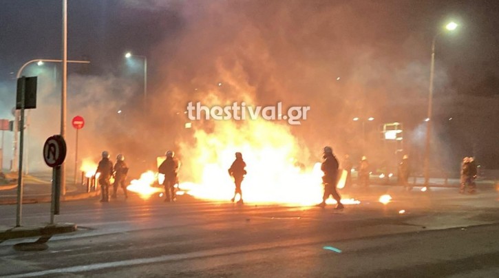 Θεσσαλονίκη: Σοβαρά επεισόδια έξω από το ΑΠΘ