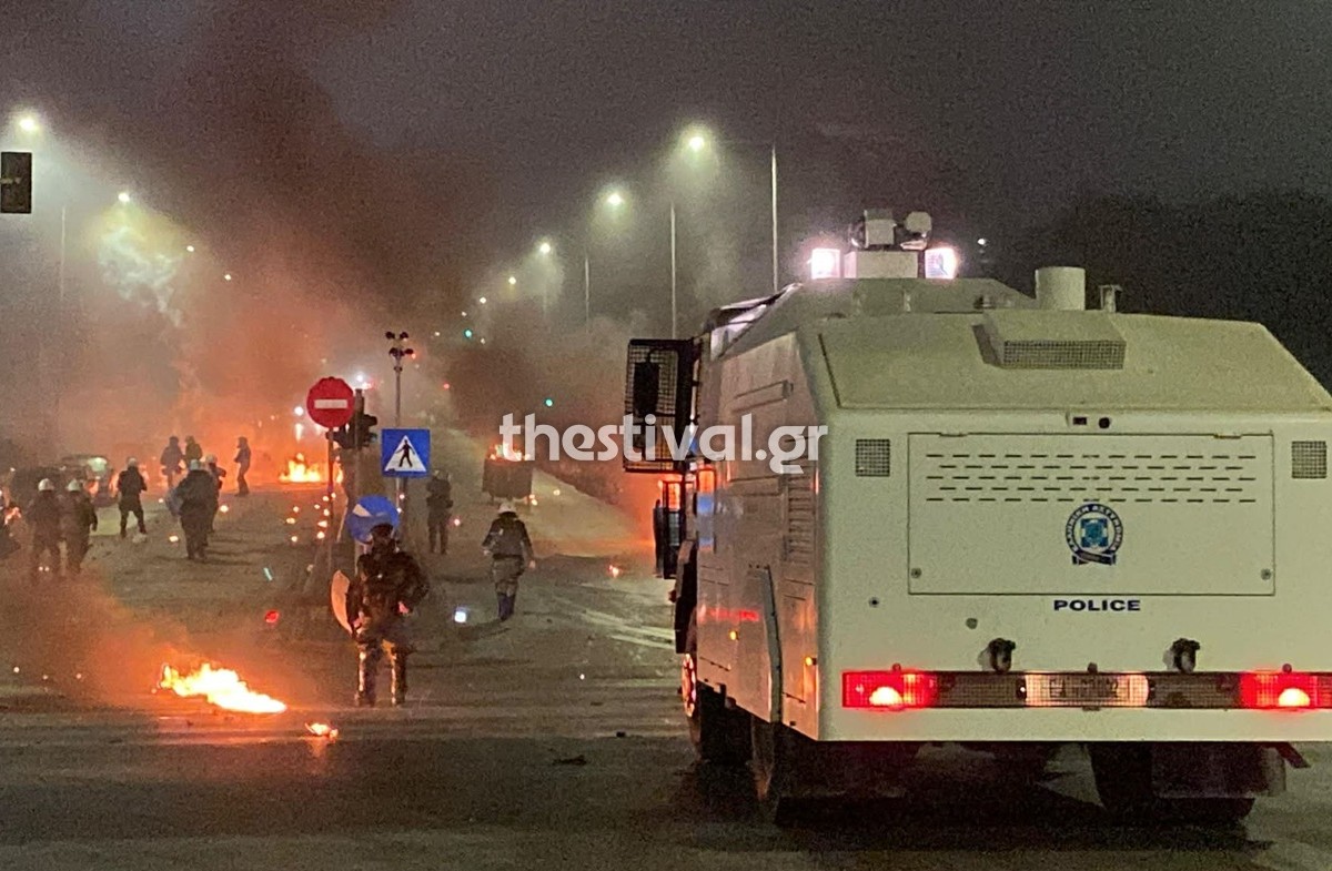 Θεσσαλονίκη: Σοβαρά επεισόδια έξω από το ΑΠΘ