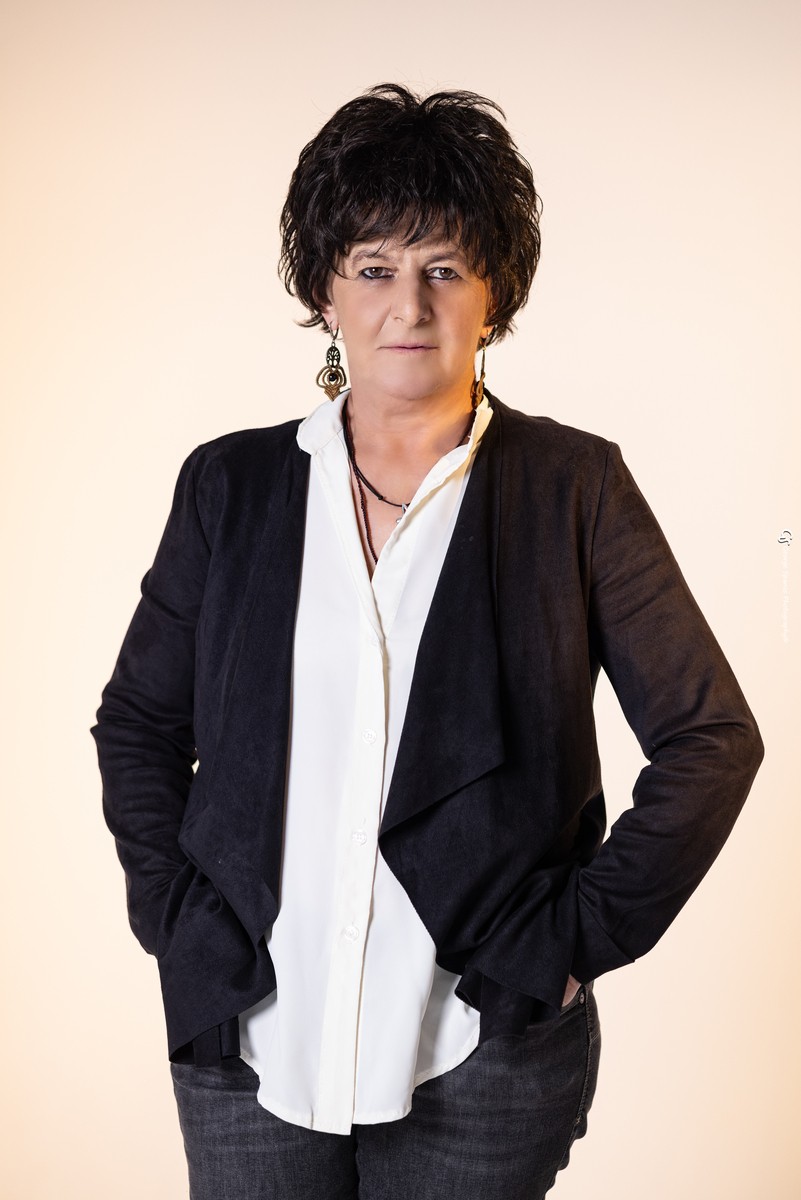 «Με κυνηγούν οι Μέλισσες»: Η Φωτεινή Βελεσιώτου στο Κύτταρο