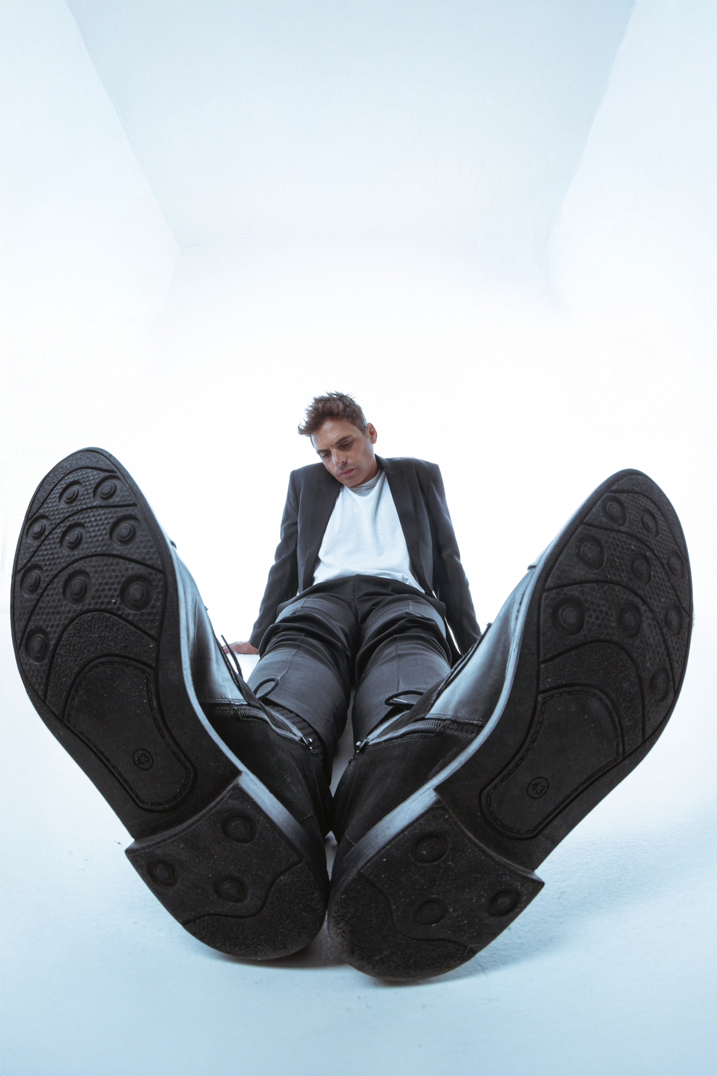 Το Σάββατο 28 Μαρτίου στον Σταυρό του Νότου δεν πρόκειται να τραγουδήσω καψουροτράγουδα.  Δεν θα ξαναβάλω στρας. Δεν θα ξαναπετάξω σουτιέν - το υπόσχομαι- και κανενός είδους εσώρουχο εκτός αν κάποιος δεν αντέχει χωρίς αυτό το δρώμενο. Δεν θα πω ακυκλοφόρητα τραγούδια από το νέο μας album που θα κυκλοφορήσει από τη Sony Music. Όχι, δεν θα κάνω ψεύτικους γάμους στις φετινές μου συναυλίες. Δεν θα σε ξαναξενυχτήσω. Δεν θα πούμε κουτσομπολιά από σκηνής. Γενικά θα περάσουμε απλά, λιτά, εντός πλαισίου. Το πολύ πολ