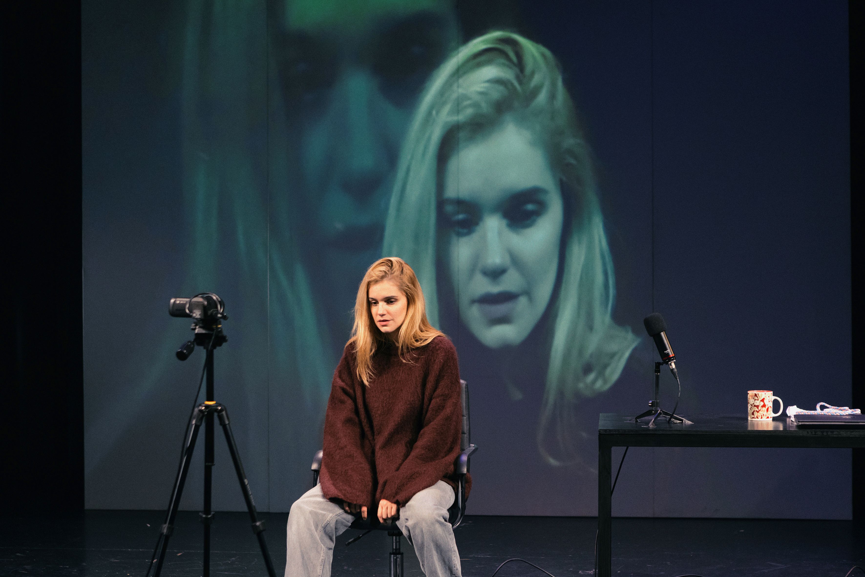 «Girls & Boys» στο Θέατρο «Αλάμπρα»