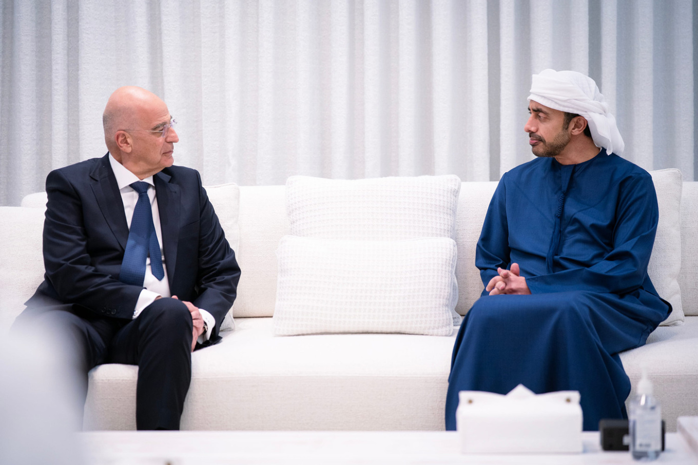 Δένδιας: Συναντήσεις με υψηλόβαθμους αξιωματούχους στα ΗΑΕ