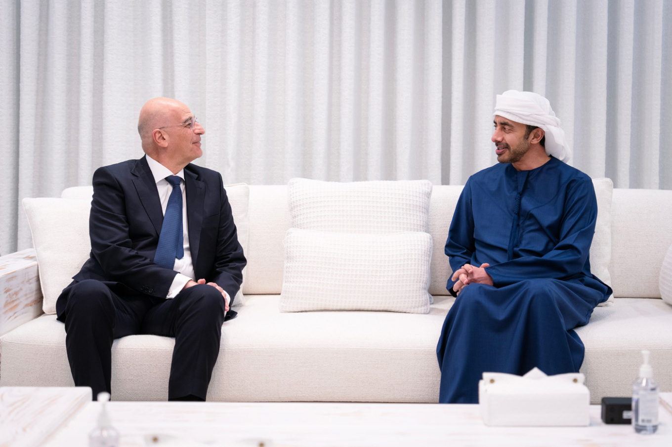 Δένδιας: Συναντήσεις με υψηλόβαθμους αξιωματούχους στα ΗΑΕ