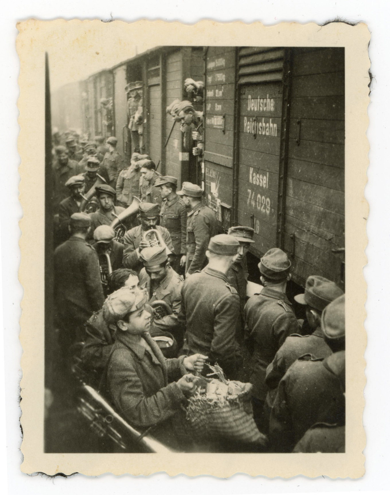 Συγκλονιστικές εικόνες από την εκτέλεση των 200 στην Καισαριανή