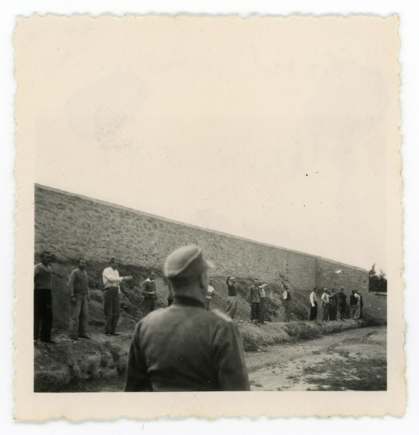 Συγκλονιστικές εικόνες από την εκτέλεση των 200 στην Καισαριανή