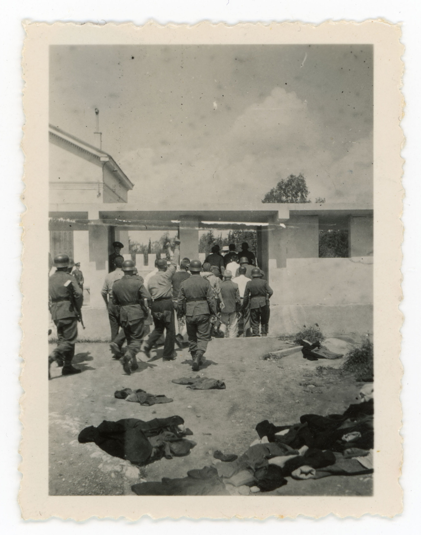 Συγκλονιστικές εικόνες από την εκτέλεση των 200 στην Καισαριανή