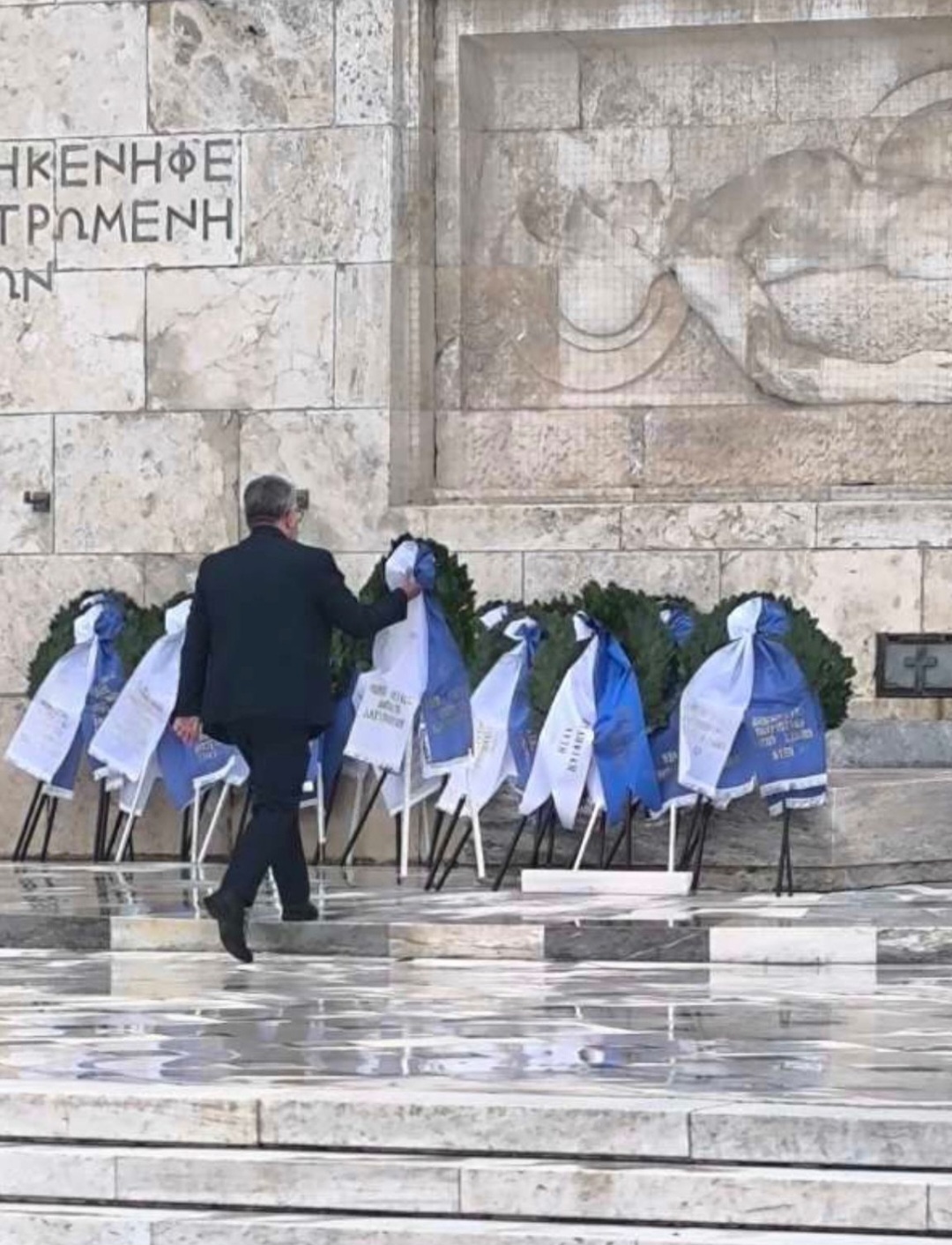 Κατάθεση Στεφάνου στο Μνημείο του Αγνώστου Στρατιώτη 