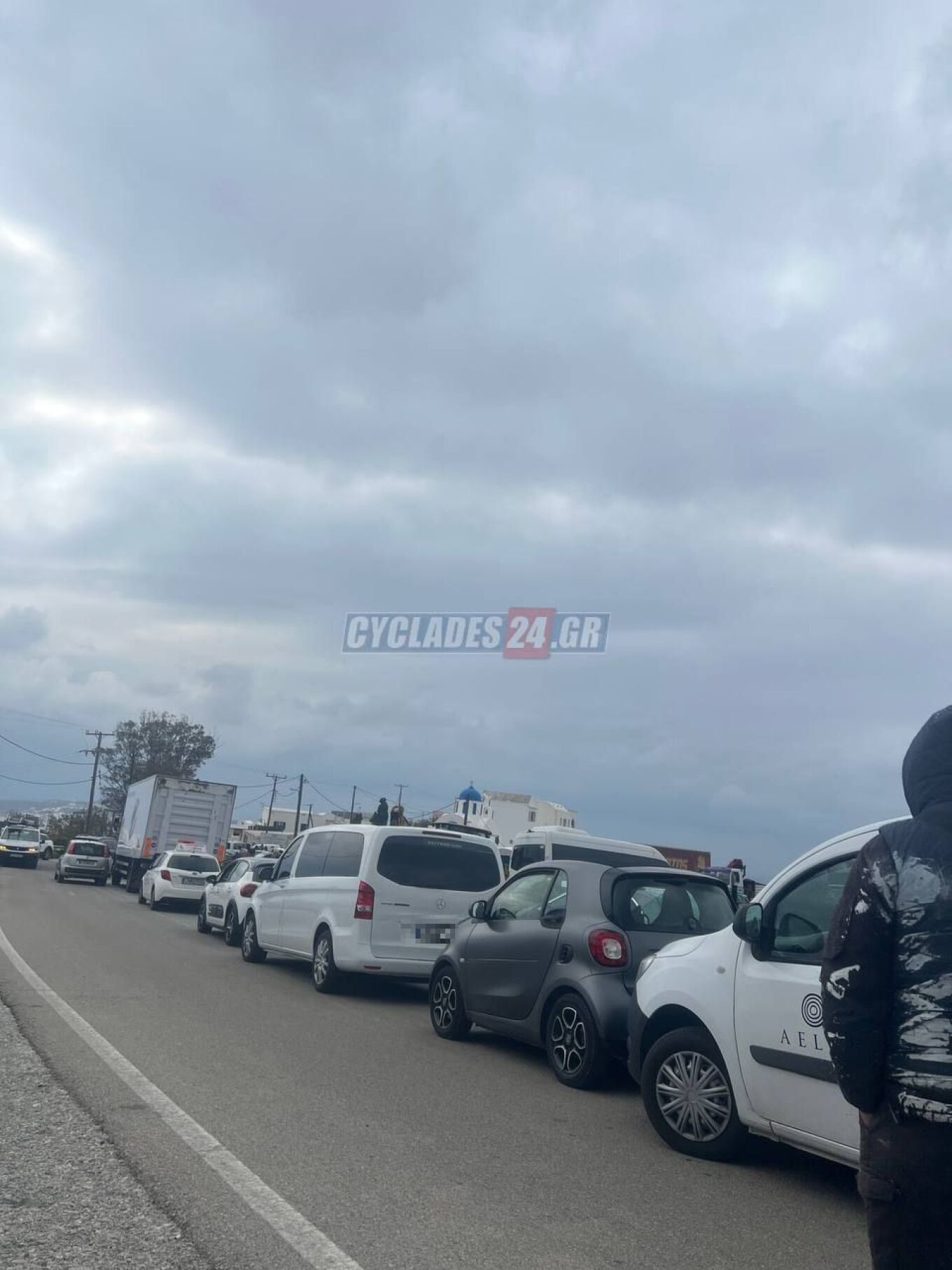 Σαντορίνη: Βράχοι έπεσαν στον δρόμο για το λιμάνι του Αθηνιού