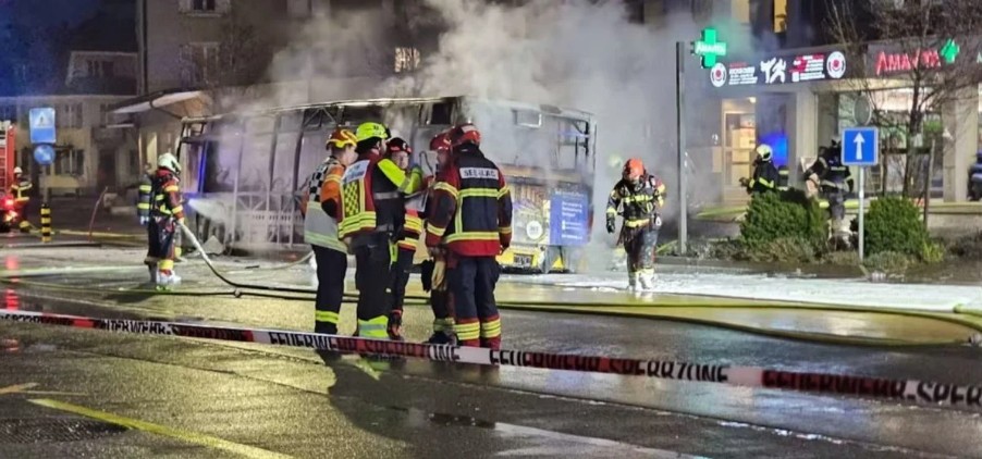 Ελβετία: Νεκροί και τραυματίες σε λεωφορείο που πήρε φωτιά