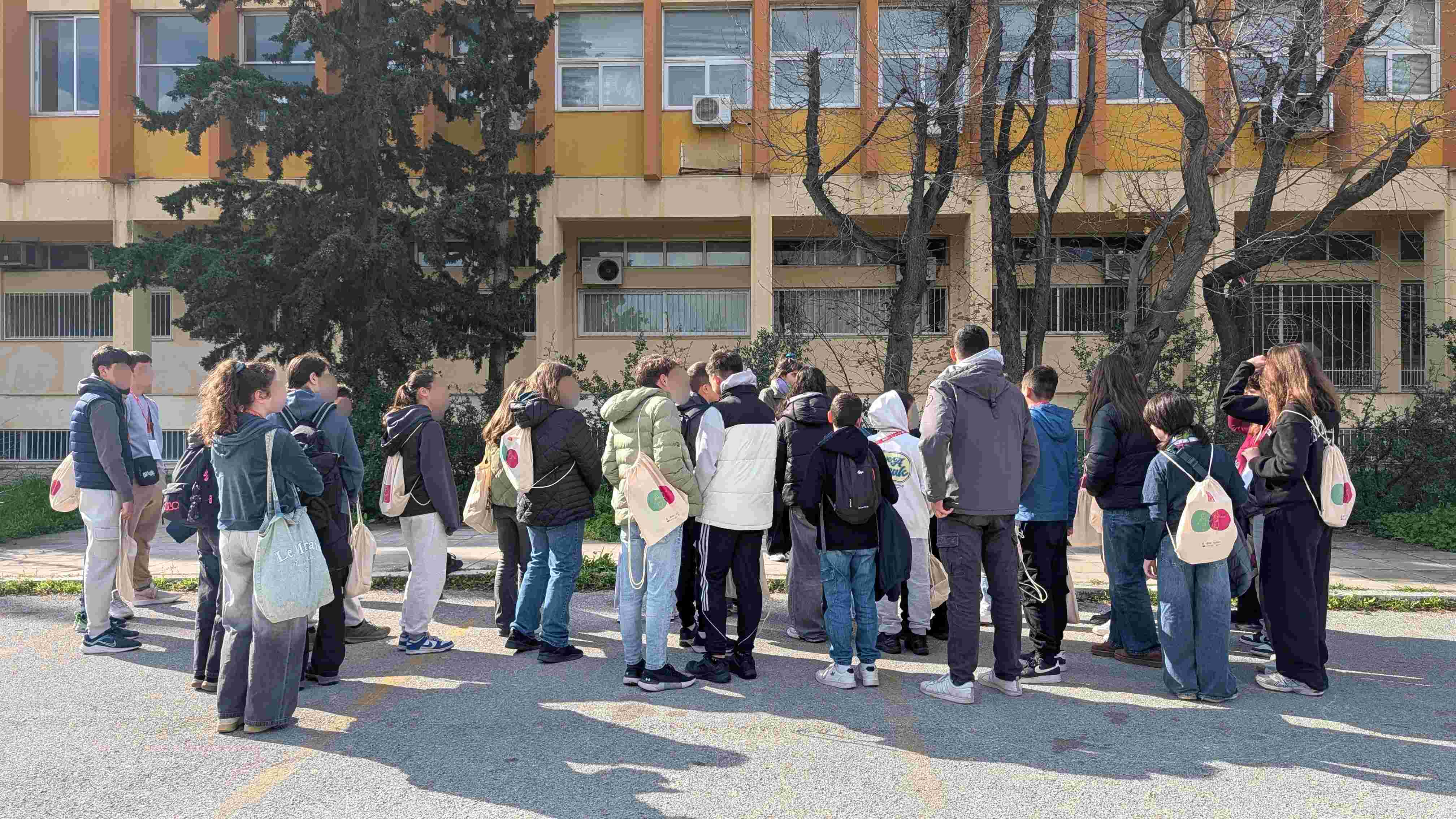 Με μεγάλη συμμετοχή ξεκίνησαν τα μαθήματα του Παιδικού Πανεπιστημίου της Περιφέρειας Αττικής.