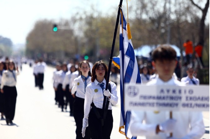 Θεσσαλονίκη: Με λαμπρότητα η παρέλαση μαθητικών και στρατιωτικών τμημάτων