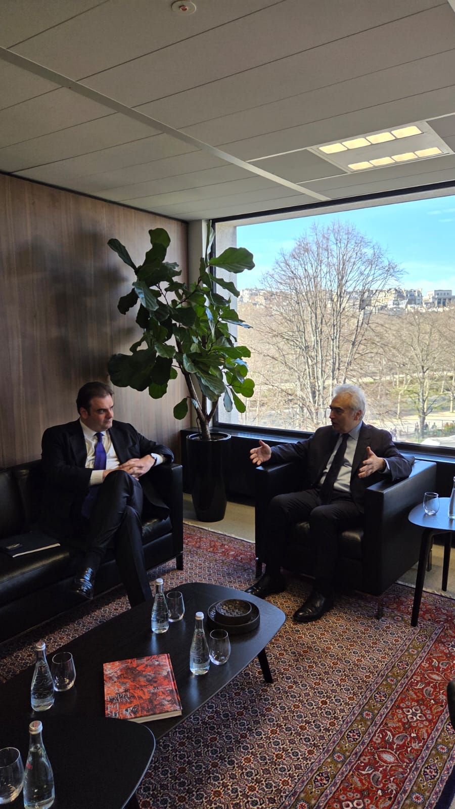  Συνάντηση Πιερρακάκη με τον εκτελεστικό διευθυντή του Διεθνούς Οργανισμού Ενέργειας