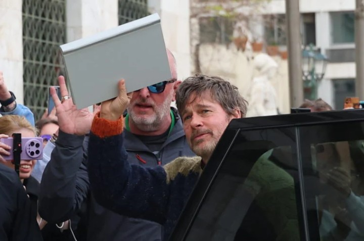 Στην πλατεία Κοτζιά o Μπραντ Πιτ