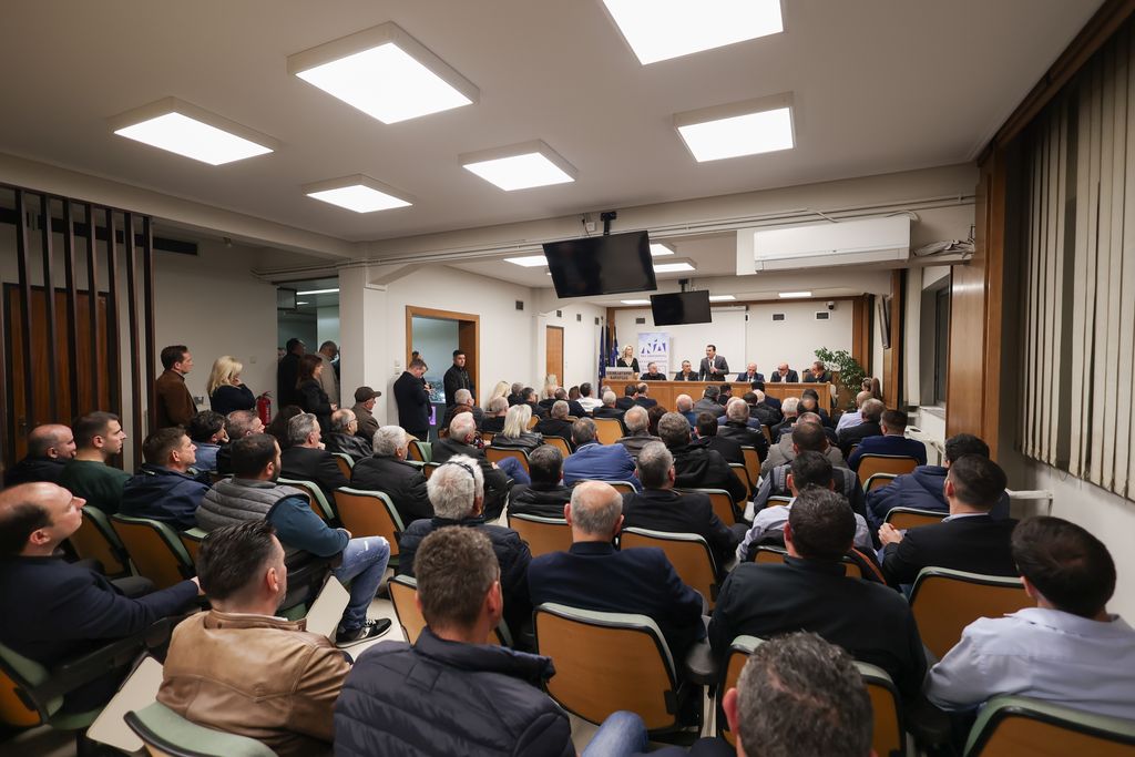 Επίσκεψη του Κώστα Σκρέκα στην Καρδίτσα