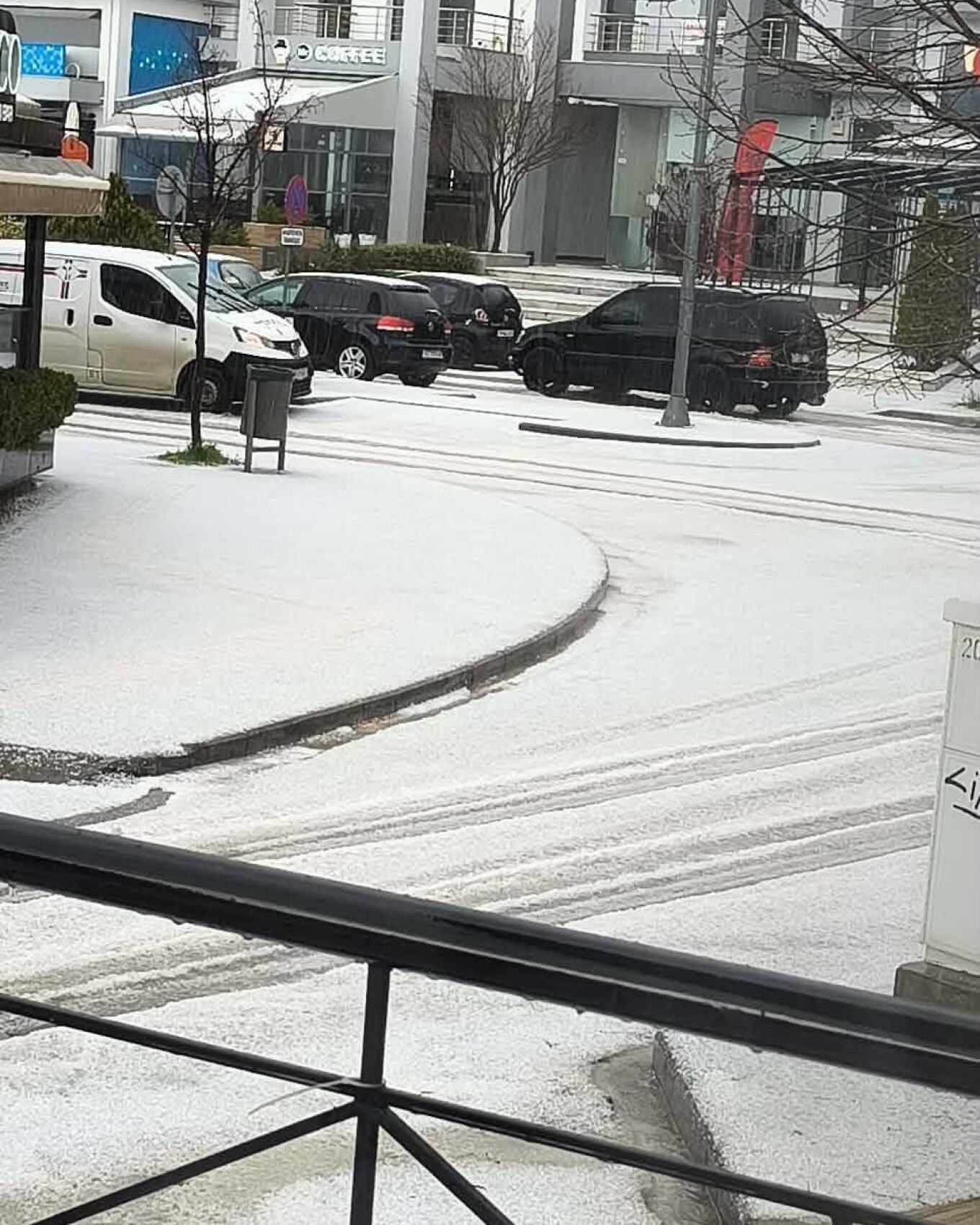 Χαλκιδική: Σφοδρή χαλαζόπτωση στον Πολύγυρο