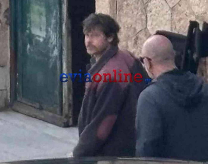 Το evia online εξασφάλισε αποκλειστικά πλάνα από τα γυρίσματα της νέας ταινίας με πρωταγωνιστή τον Μπραντ Πιτ, που πραγματοποιούνται στη Χαλκίδα, προκαλώντας έντονο ενδιαφέρον σε κατοίκους και επισκέπτες της πόλης. Οι κάμερες στήθηκαν από νωρίς το πρωί σε κεντρικό σημείο. Τα μέτρα ασφαλείας αυστηρότατα αλλά συνάμα διακριτικά. Η παραγωγή κινείται με γρήγορους ρυθμούς για τις ανάγκες των σκηνών.  Στα αποκλειστικά πλάνα του evia online διακρίνεται ο διάσημος ηθοποιός κατά τη διάρκεια γυρίσματος εξωτερικής σκην