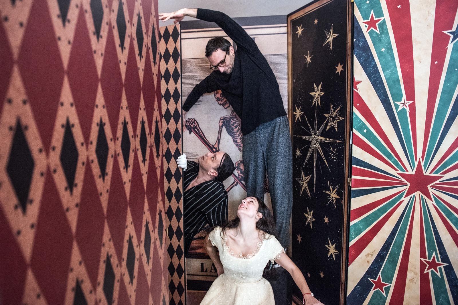 Μια παράσταση της Όλιας Λαζαρίδου για τη μαγεία του θεάτρου