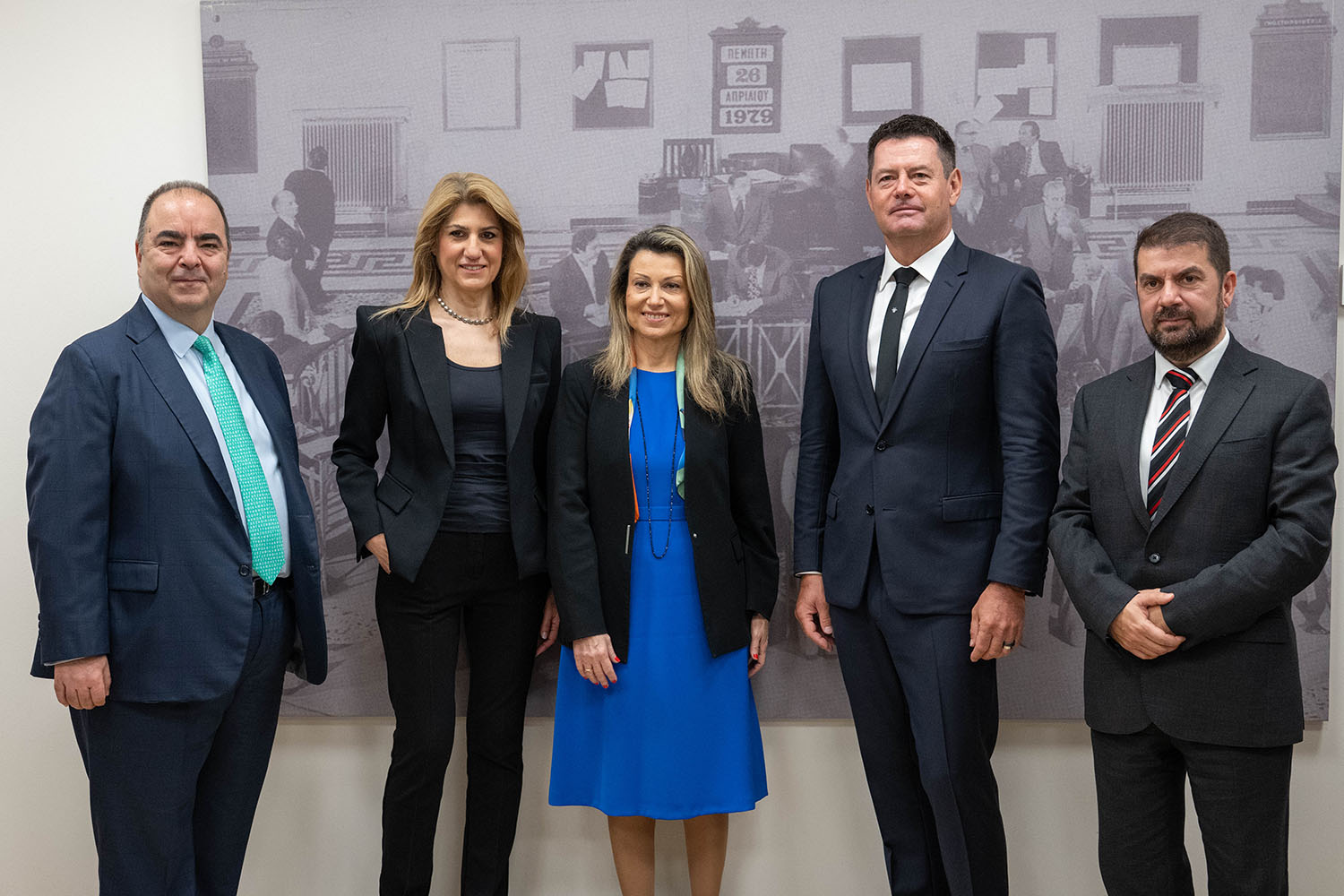 Ο Γιάννoς Κοντόπουλος, Διευθύνων Σύμβουλος του Ομίλου Χρηματιστηρίου Αθηνών, η Νατάσα Στάμου, Β’ Αντιπρόεδρος της Επιτροπής Κεφαλαιαγοράς, η Βασιλική Λαζαράκου, Πρόεδρος της Επιτροπής Κεφαλαιαγοράς, o Karel Komarek, Ιδρυτής και Πρόεδρος της Allwyn, και ο Μιχάλης Φέκκας, Α' Αντιπρόεδρος της Επιτροπής Κεφαλαιαγοράς