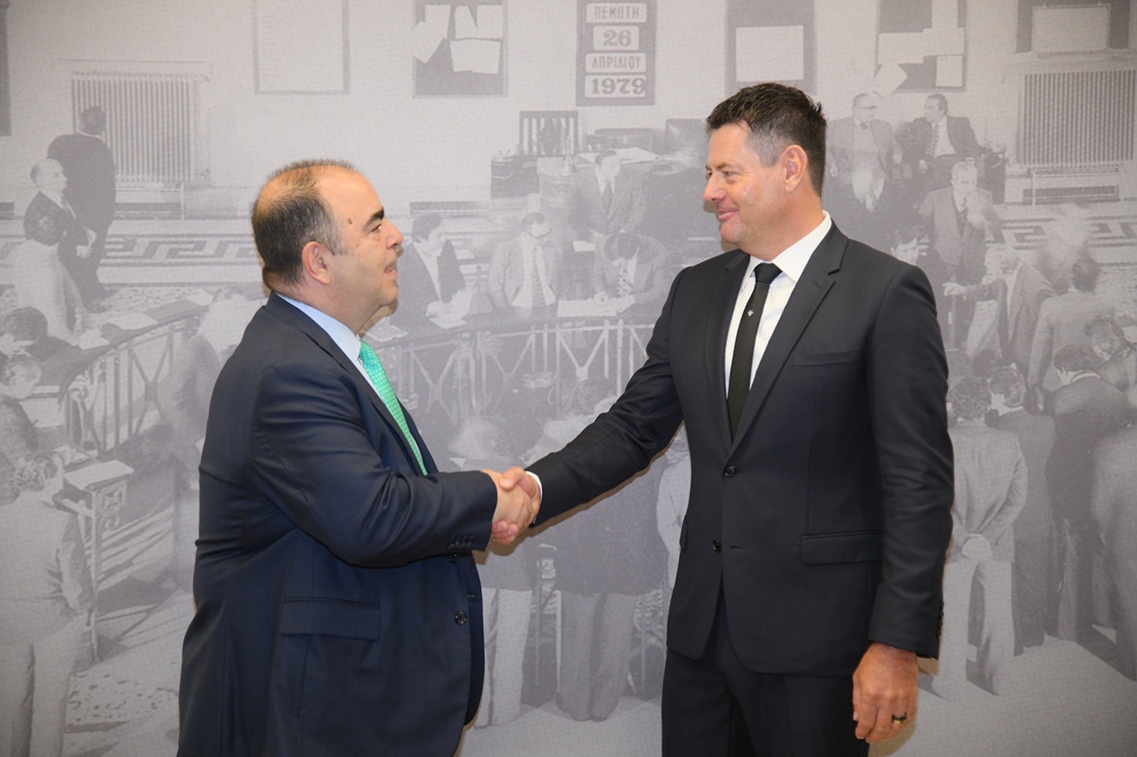 Ο Γιάννoς Κοντόπουλος, Διευθύνων Σύμβουλος του Ομίλου Χρηματιστηρίου Αθηνών, με τον Karel Komarek, Ιδρυτή και Πρόεδρο της Allwyn