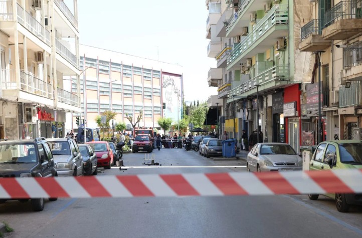 Θεσσαλονίκη: 20χρονος πετούσε αντικείμενα από μπαλκόνι