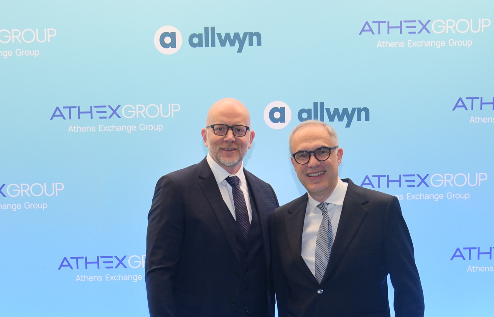Ο Πρόεδρος και Διευθύνων Σύμβουλος της Allwyn στην Ελλάδα, Jan Karas, με τον Νίκο Πολυμενάκο, Investor Relations Director της Allwyn στην Ελλάδα