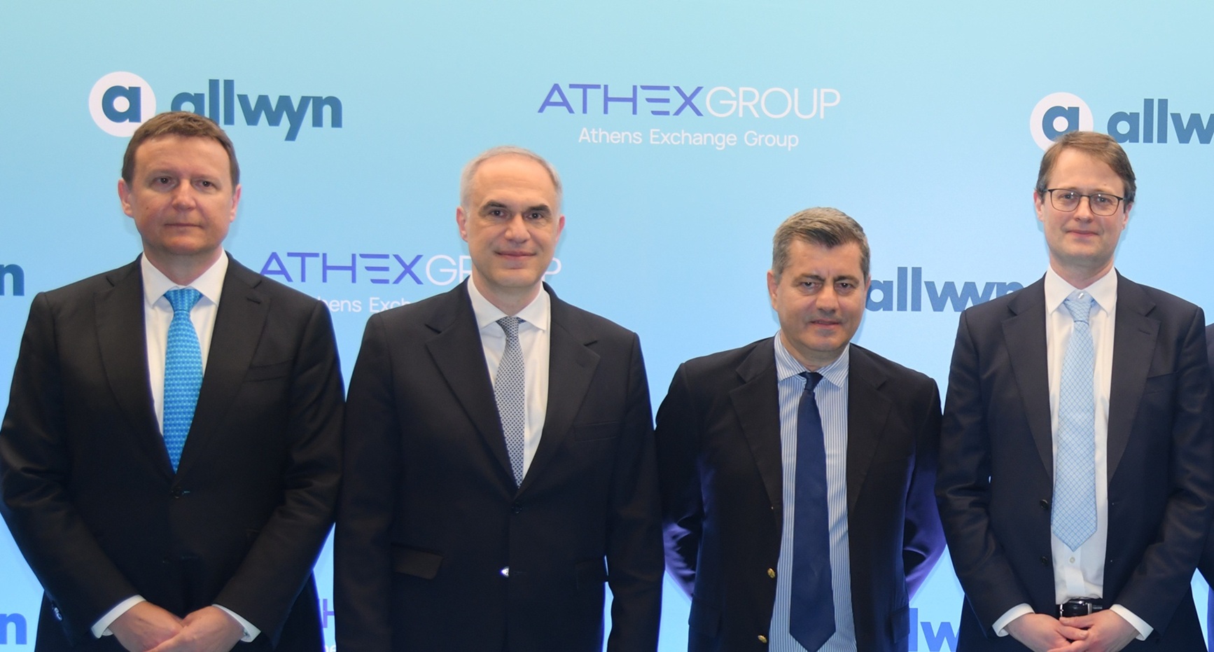 Pavel Mucha, CFO της Allwyn στην Ελλάδα, Νίκος Πολυμενάκος, Investor Relations Director, Οδυσσέας Χριστοφόρου, Αναπληρωτής Διευθύνων Σύμβουλος, Kenneth Morton, CFO της Allwyn 