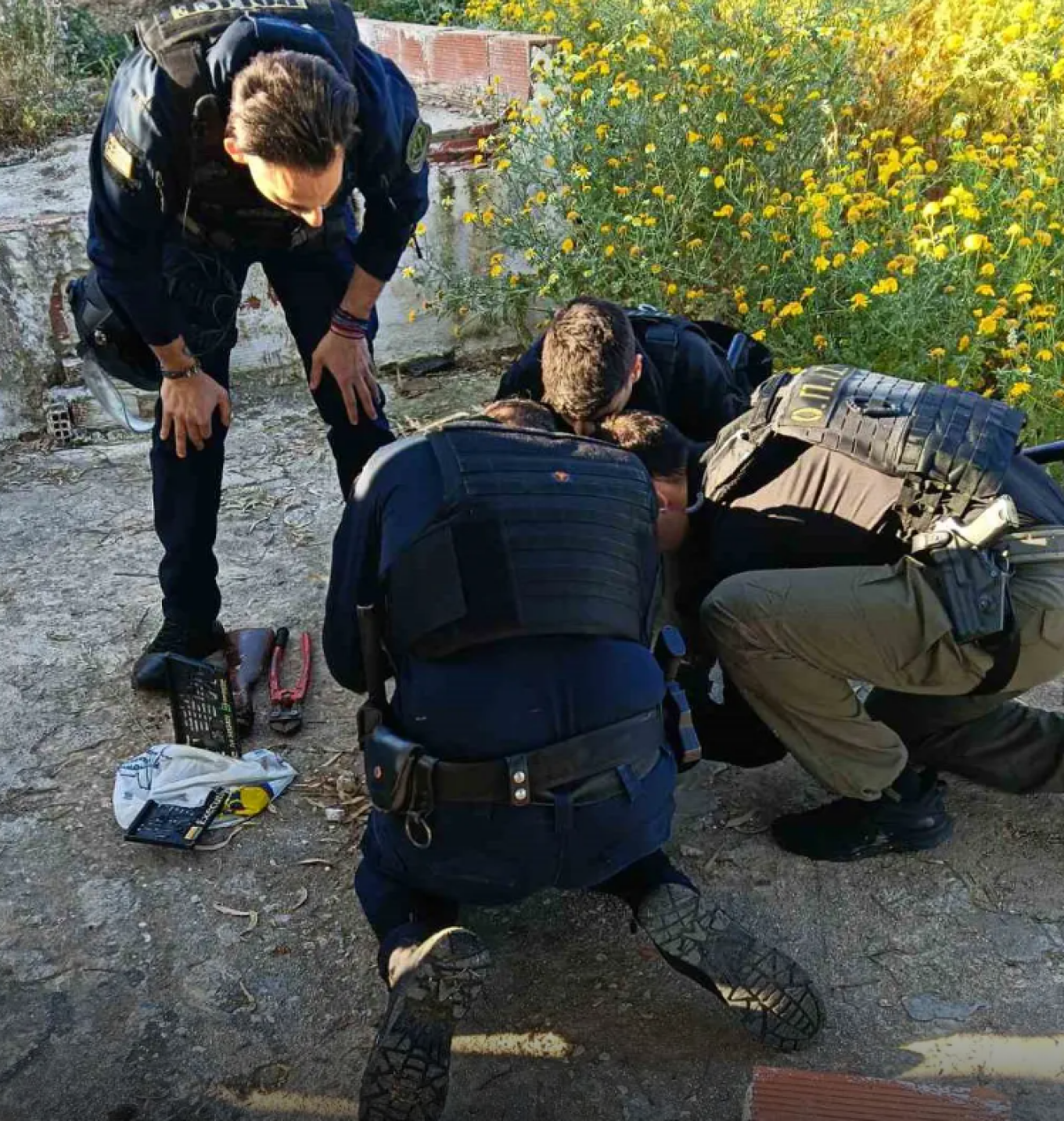 Ασπρόπυργος: Επιχείρηση «σκούπα» με δέκα συλλήψεις για όπλα και ρευματοκλοπές