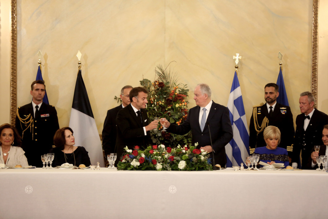 Στο Προεδρικό Μέγαρο ο Μακρόν με τη σύζυγό του Μπριζίτ