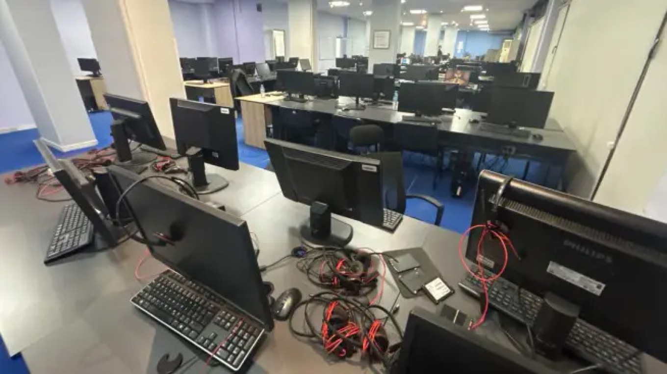 Εξαρθρώθηκε εταιρεία απατεώνων με 450 εργαζόμενους