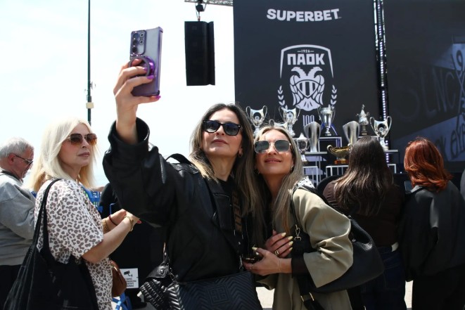 Θεσσαλονίκη: Ασπρόμαυρη η πλατεία Αριστοτέλους για τα γενέθλια του ΠΑΟΚ