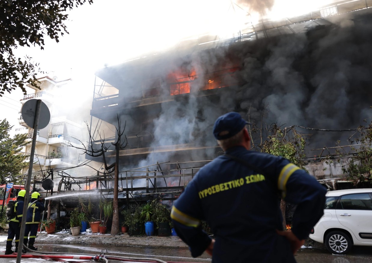 Ίλιον: Φωτιά σε κατάστημα