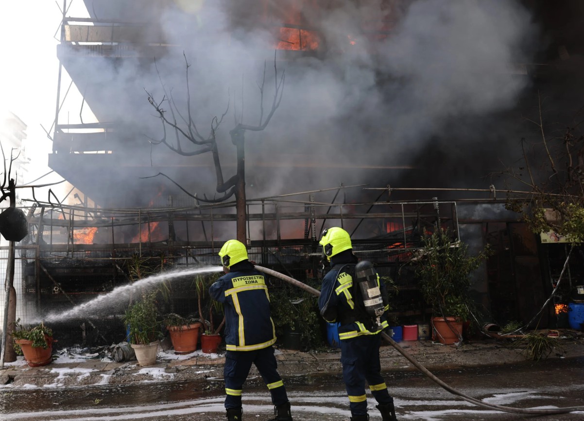 Ίλιον: Φωτιά σε κατάστημα
