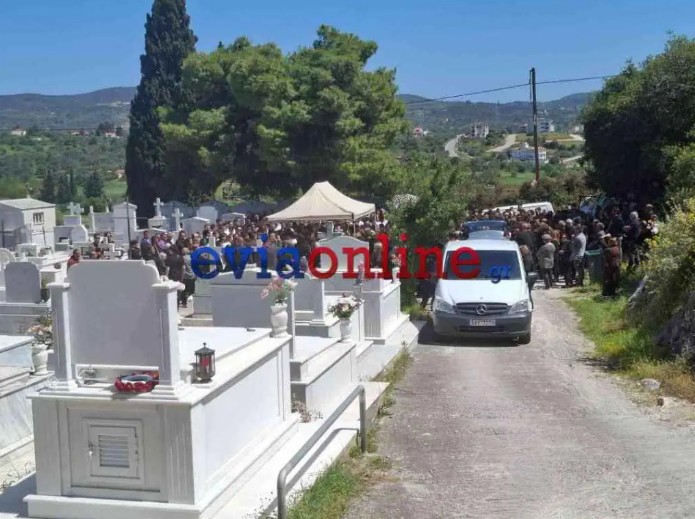 Εύβοια: Σε κλίμα ανείπωτης οδύνης η κηδεία του αδικοχαμένου 17χρονου