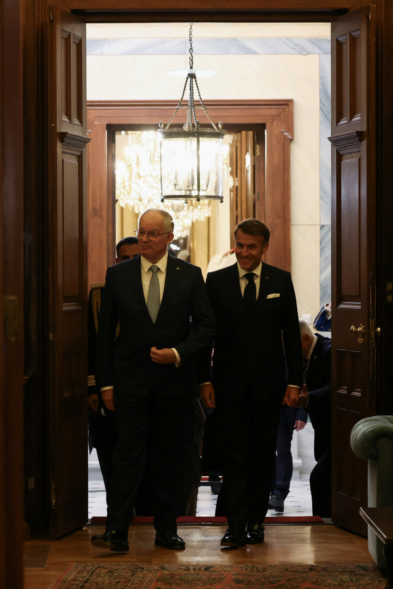 Στο Προεδρικό Μέγαρο ο Μακρόν με τη σύζυγό του Μπριζίτ 