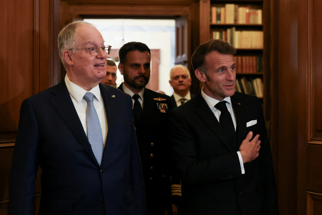 Στο Προεδρικό Μέγαρο ο Μακρόν με τη σύζυγό του Μπριζίτ 