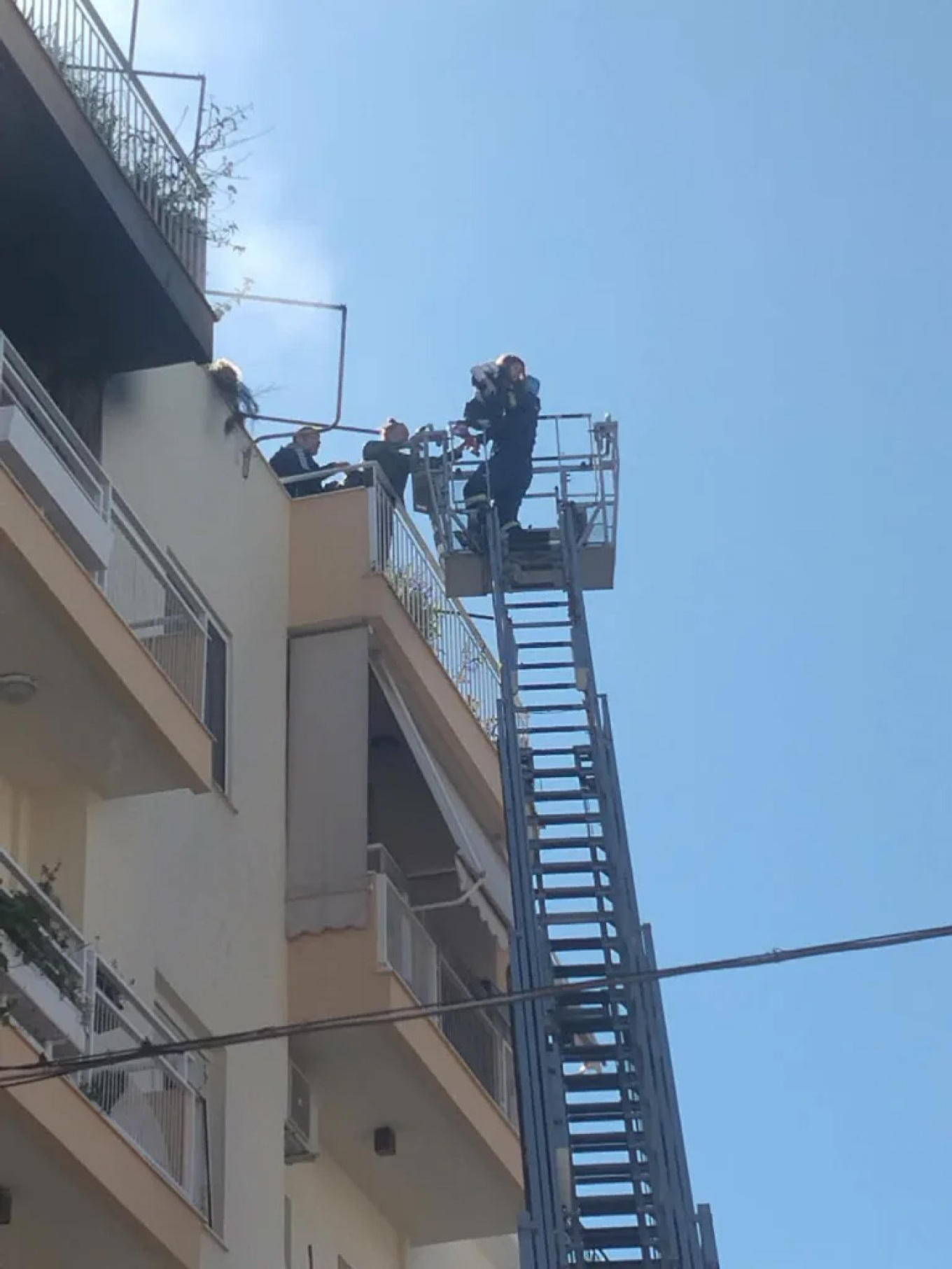 Τραγωδία στην Πάτρα: Μία νεκρή και μία τραυματίας από φωτιά σε διαμέρισμα