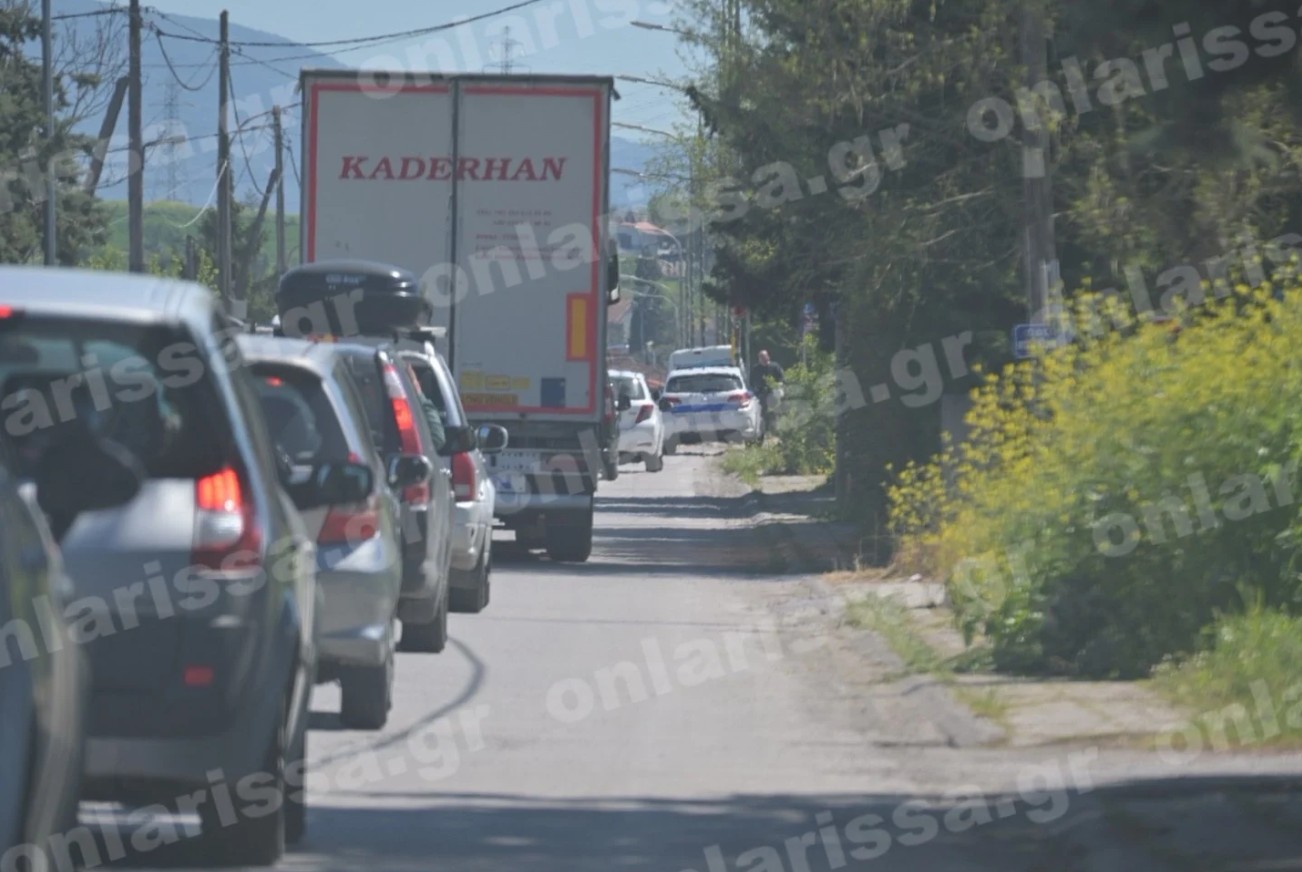 Καραμπόλα με τρία οχήματα στη Λάρισα