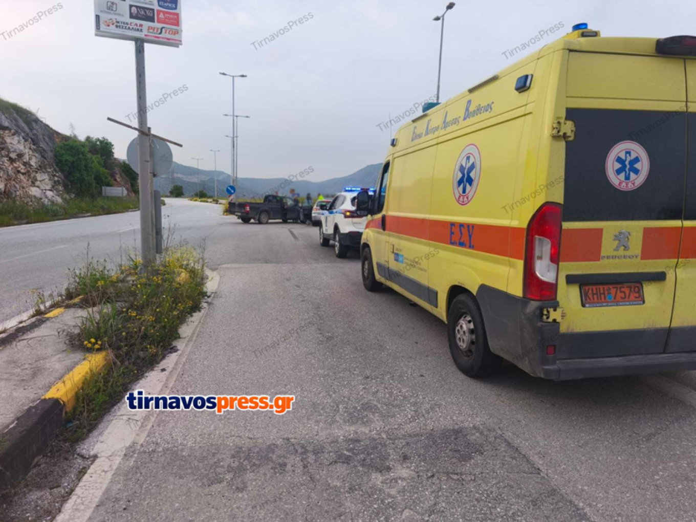 Πέντε τραυματίες σε τροχαίο στη Λάρισας-Κοζάνης