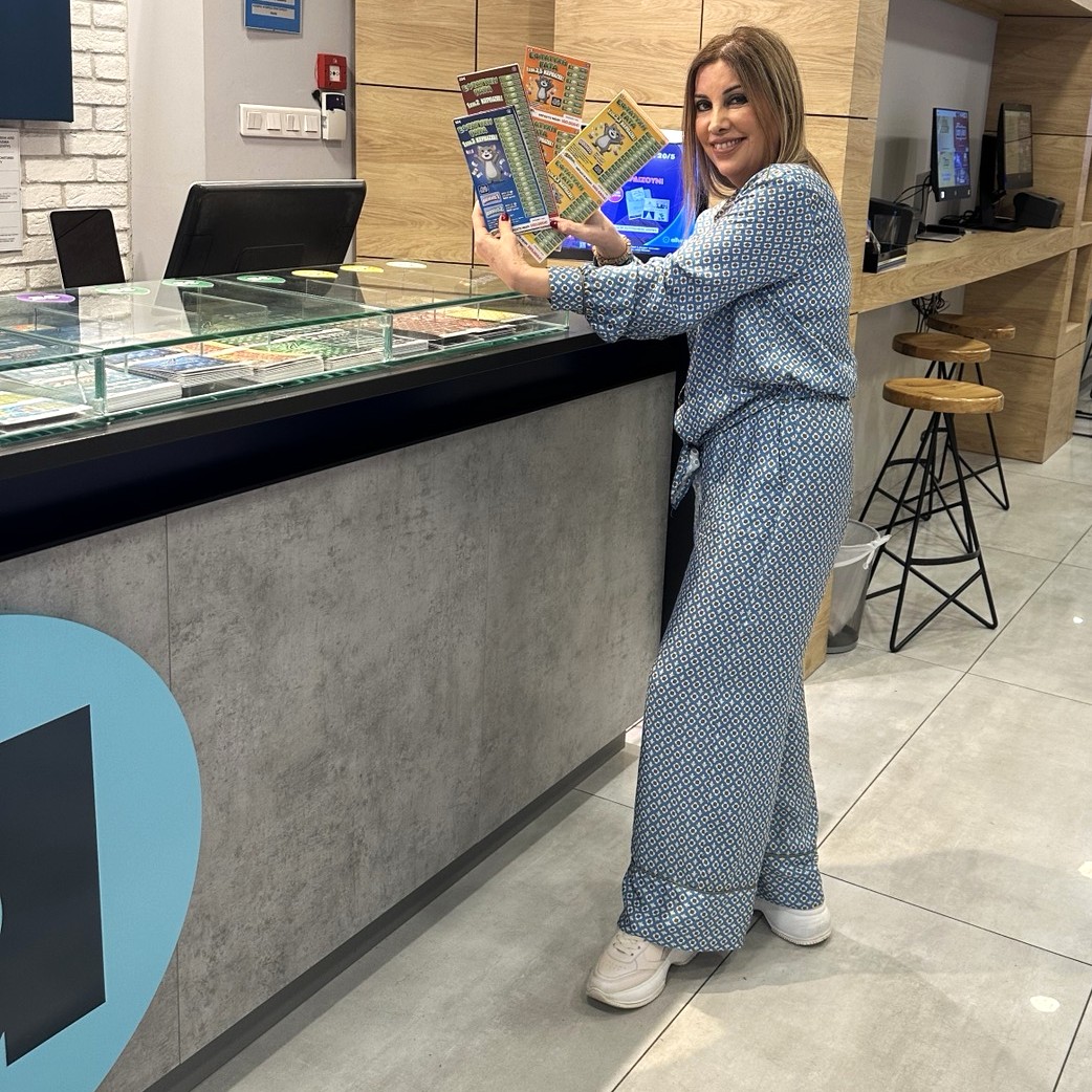 Θεοδώρα Καλλονιάτου, ιδιοκτήτρια καταστήματος Allwyn στην οδό Βογατσίκου 14