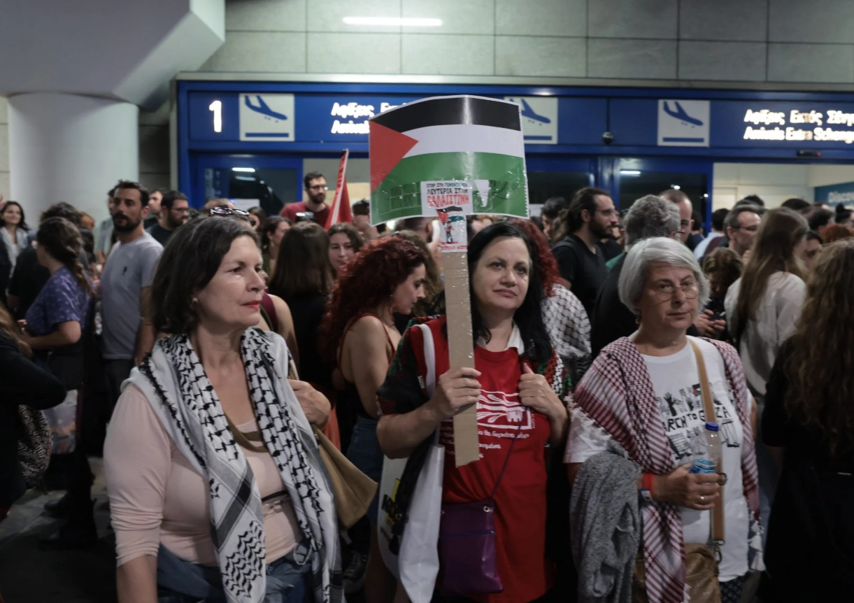 Επέστρεψαν στην Αθήνα οι Έλληνες που συμμετείχαν στον στολίσκο «Global Sumud Flotilla»