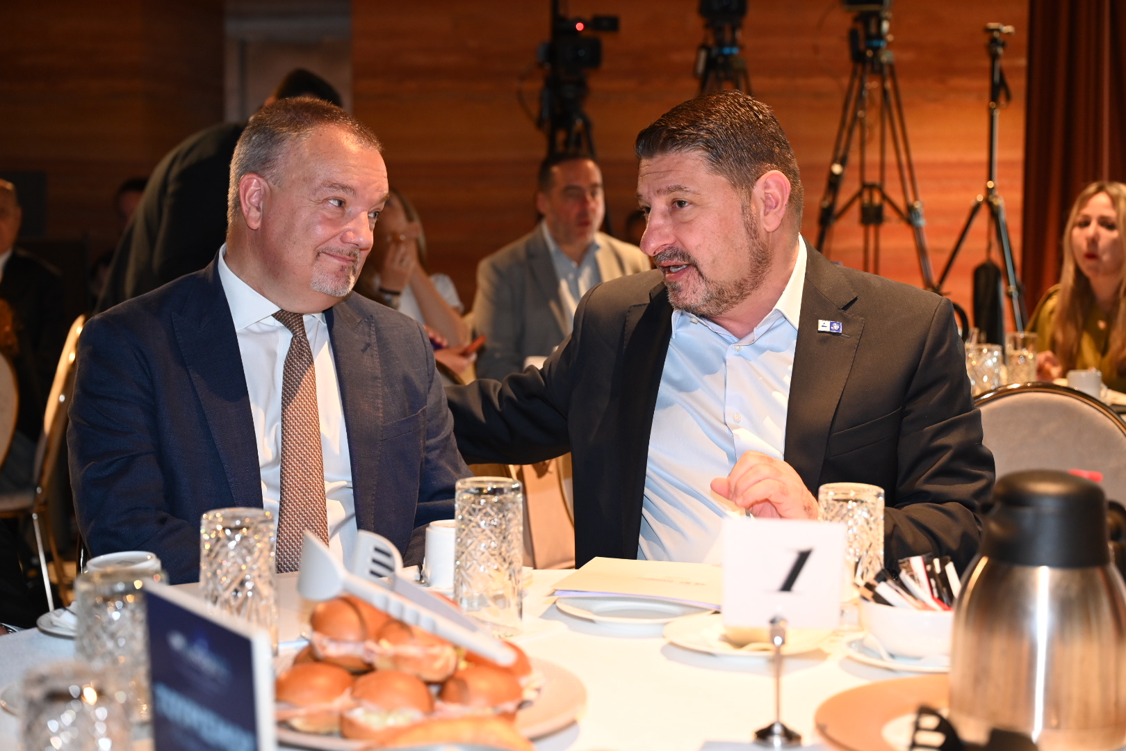 ο Νίκος Χαρδαλιάς στην τοποθέτησή του ως κεντρικός ομιλητής του συνεδρίου «Τουρισμός, ο νέος χάρτης» που διοργάνωσε το CNN Greece στο πλαίσιο της δράσης CNN Insights