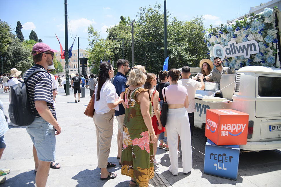 Ολοήμερο party στα εγκαίνια του νέου καταστήματος Allwyn στο Σύνταγμα