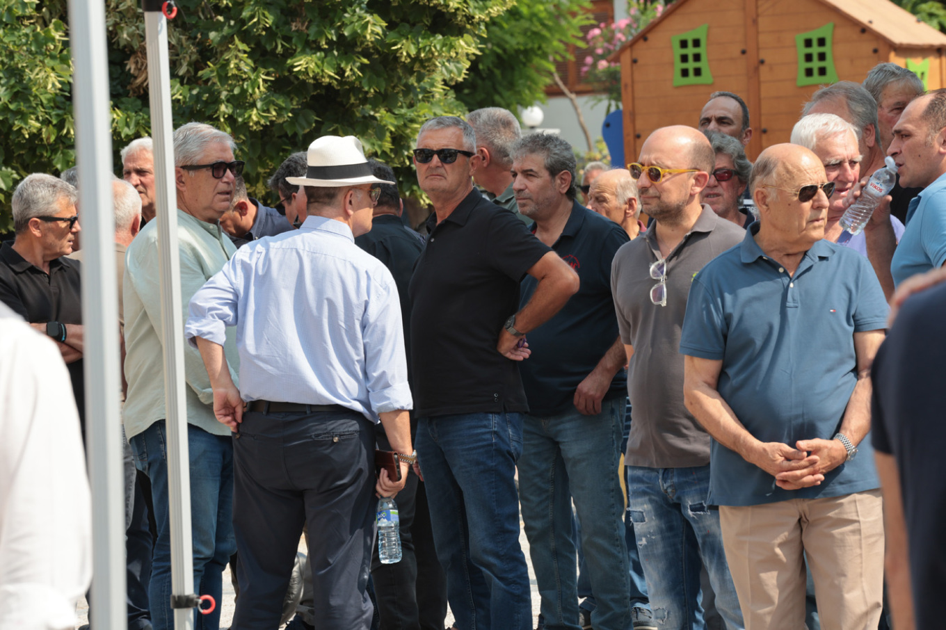 Συγκίνηση στο «τελευταίο αντίο» στον Τάκη Γκώνια στη Λειβαδιά