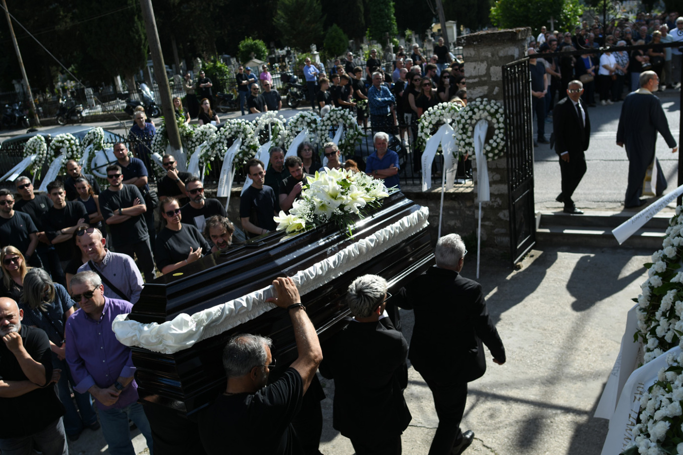 Οικονόμου: «Ράγισαν καρδιές» στο «τελευταίο αντίο» 