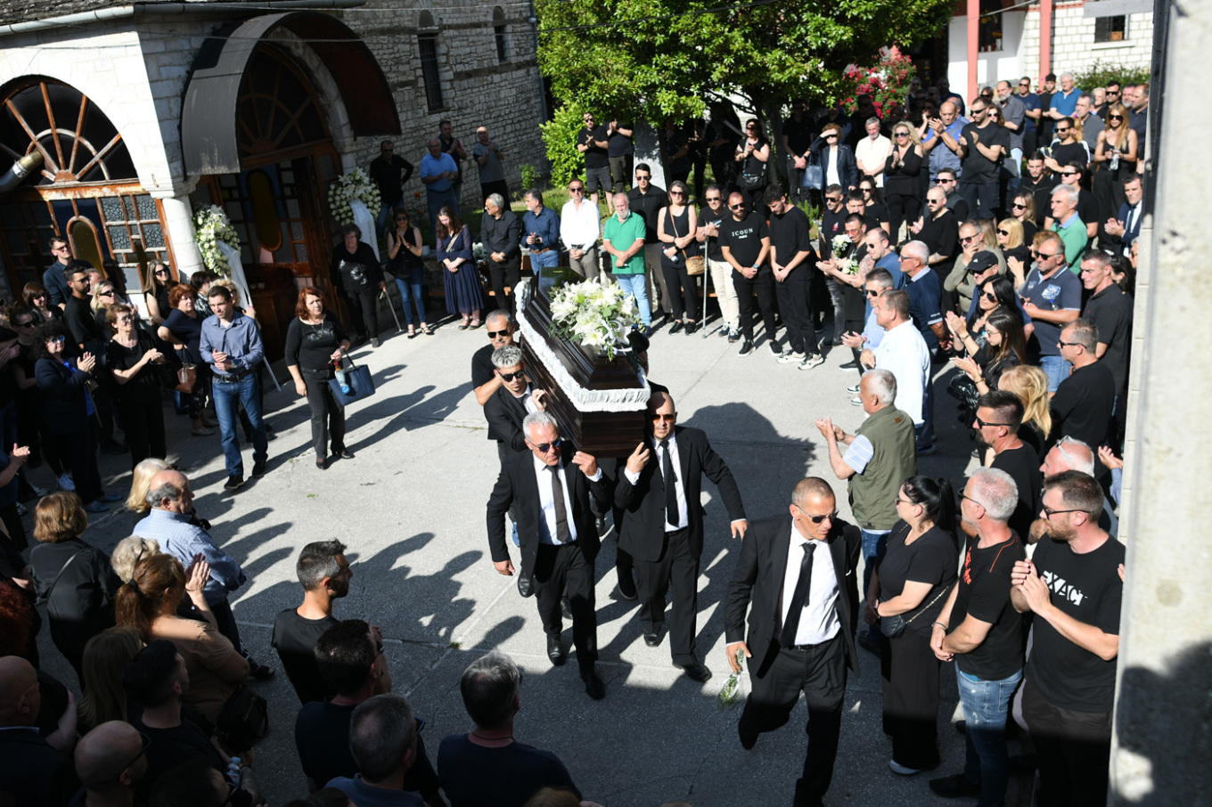 Οικονόμου: «Ράγισαν καρδιές» στο «τελευταίο αντίο» 