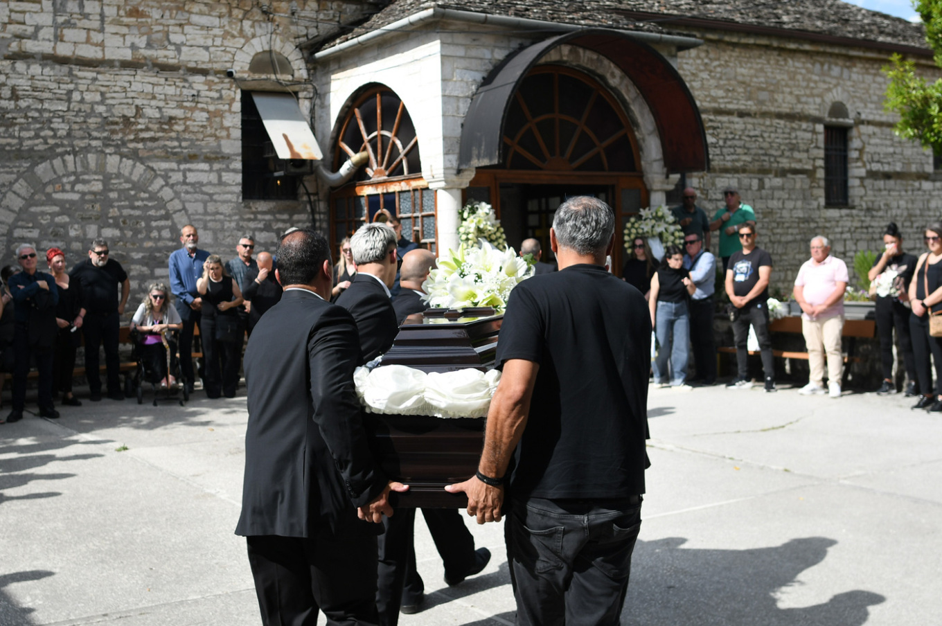 Οικονόμου: «Ράγισαν καρδιές» στο «τελευταίο αντίο» 