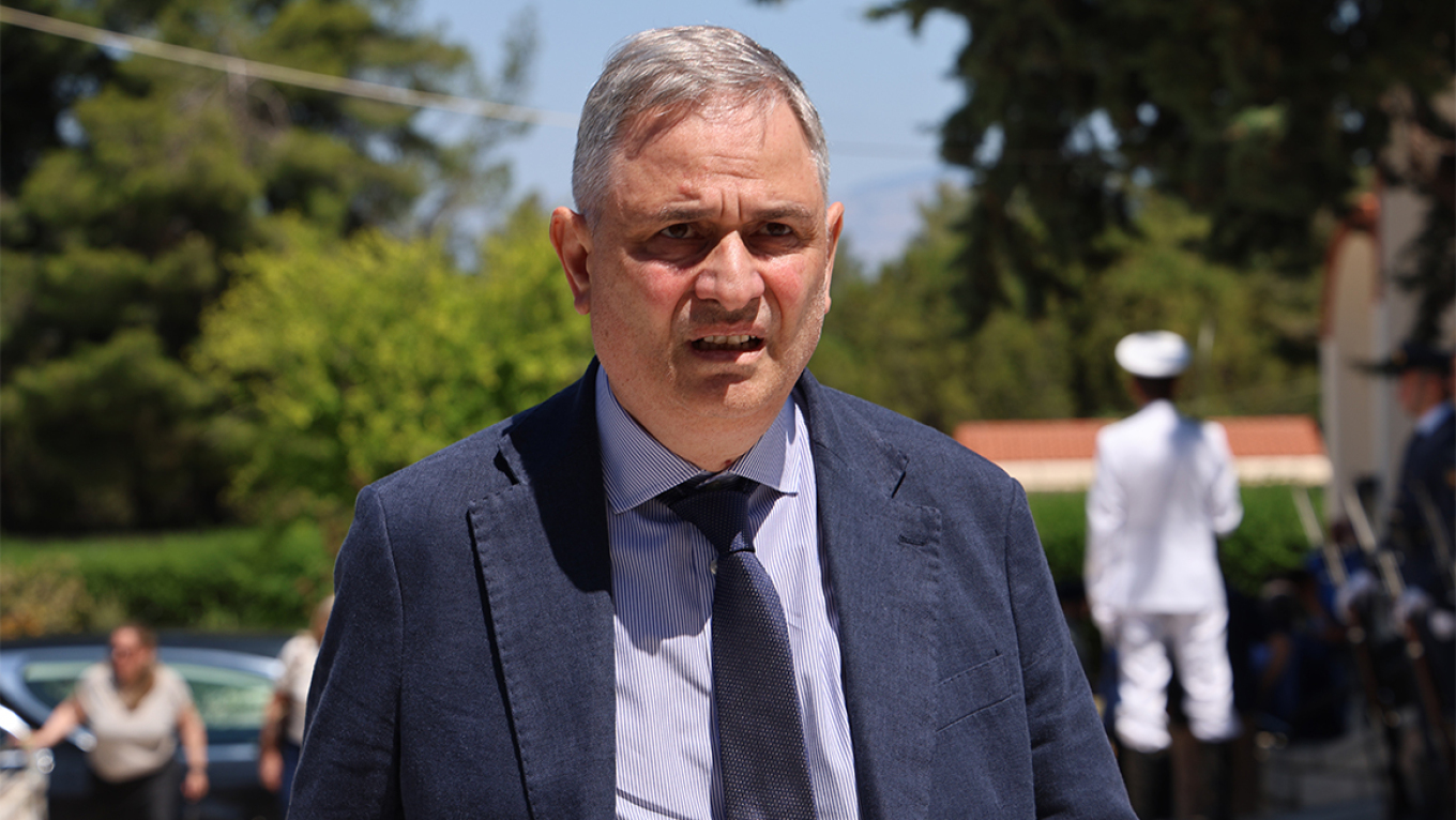 Συγκίνηση στην κηδεία του Γιώργου Σουφλιά