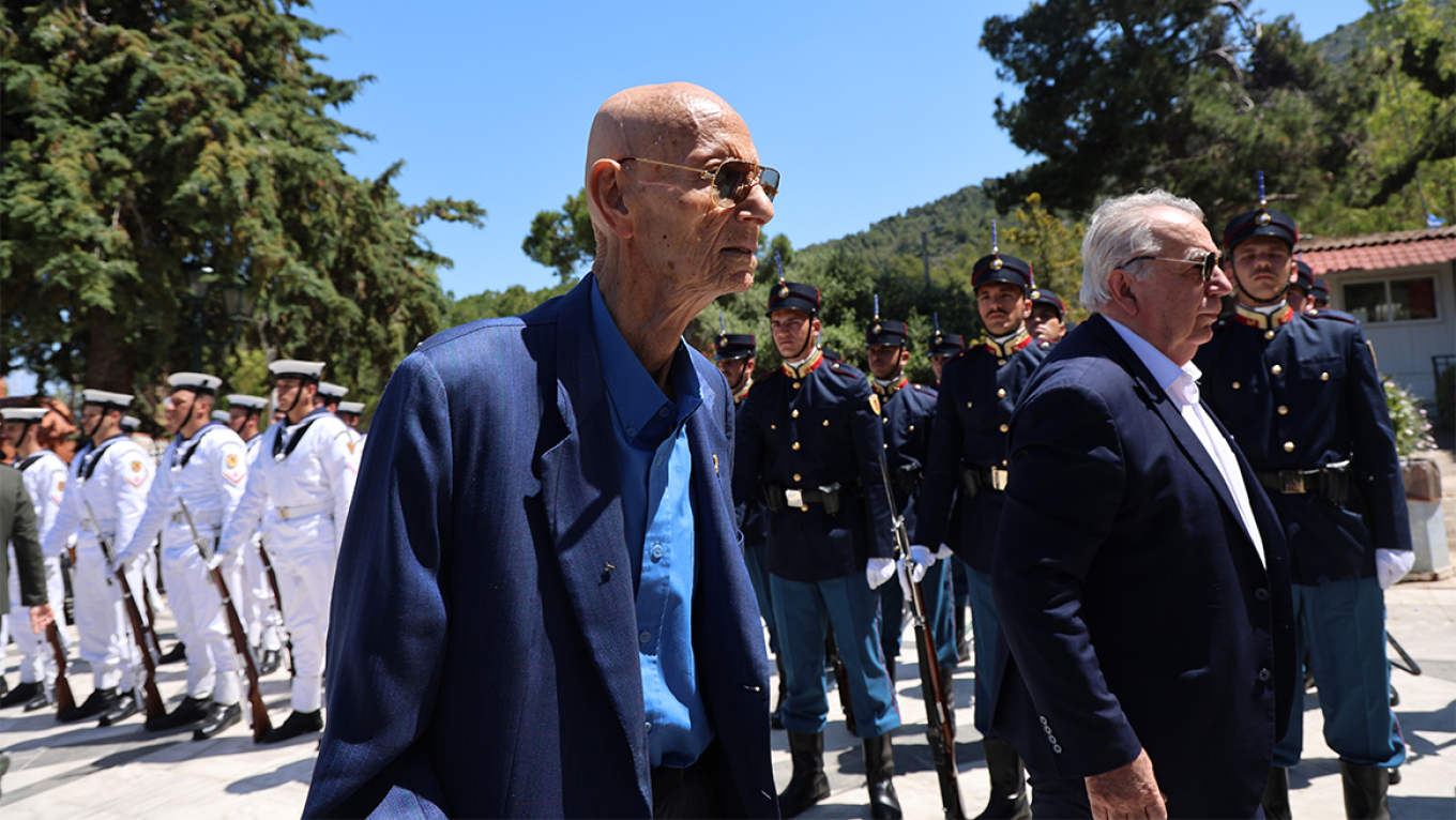 Συγκίνηση στην κηδεία του Γιώργου Σουφλιά