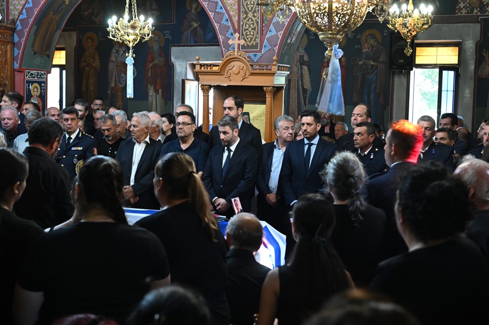 Ανδρουλάκης: Στεκόμαστε στο πλευρό των πυροσβεστών με  απόλυτο σεβασμό
